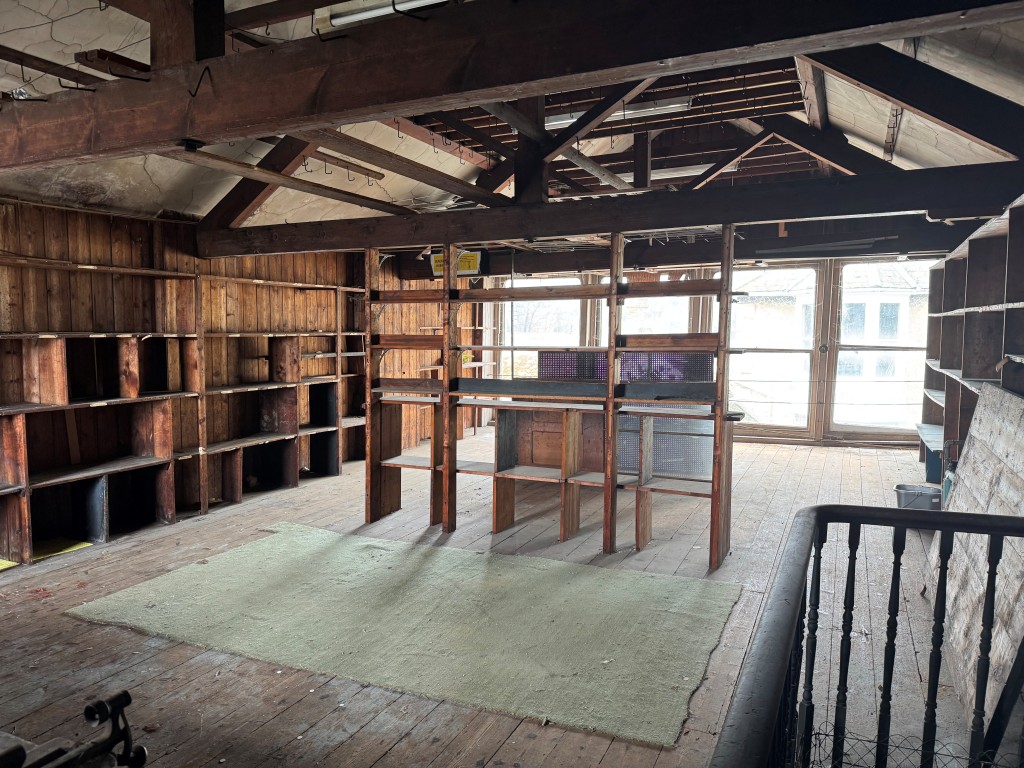 Lot: 28 - LANDMARK FREEHOLD COMMERCIAL BUILDING OVER FOUR FLOORS WITH REAR VEHICULAR ACCESS - 2nd Floor Store room